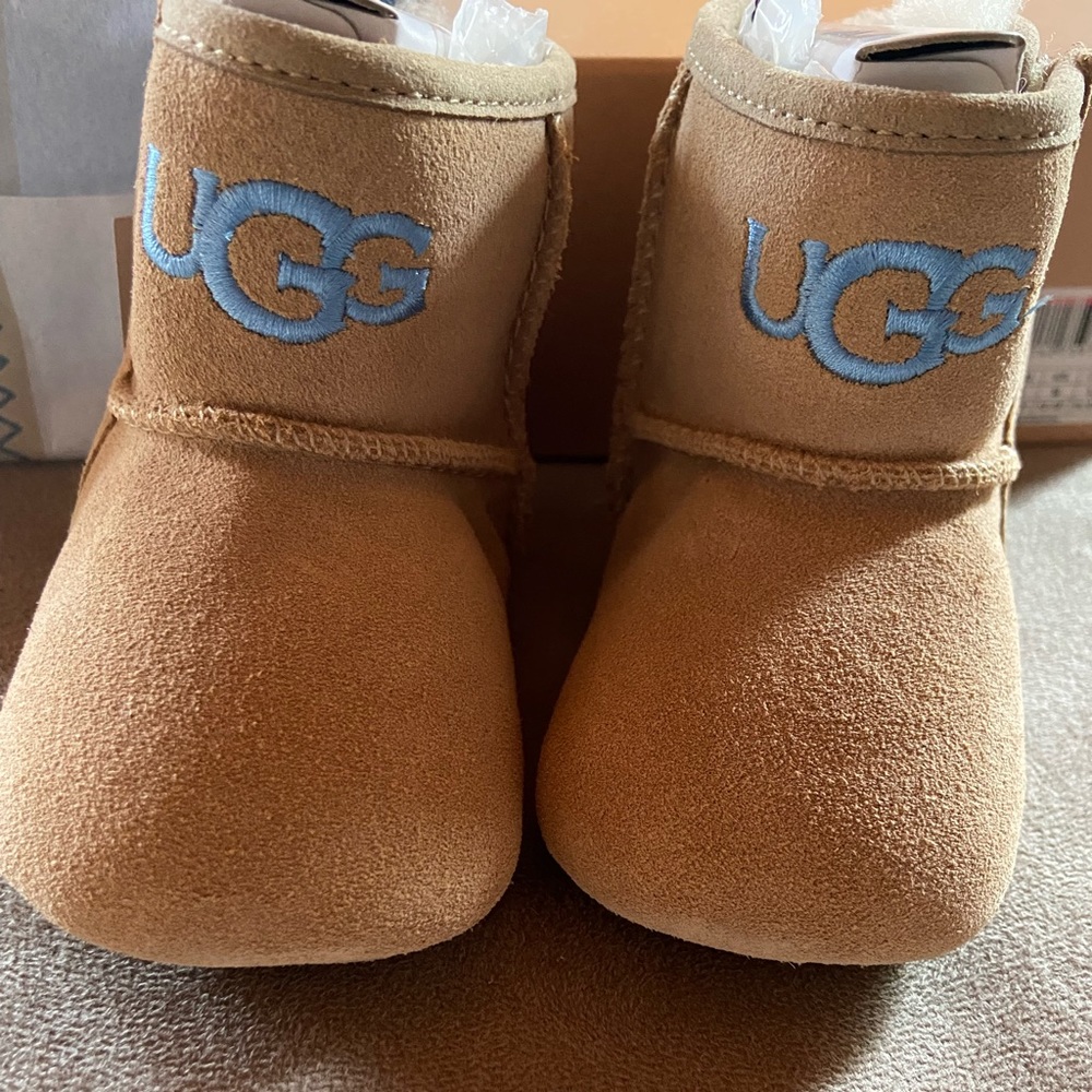 Ugg Boots Size 2/3 Baby Infant Jesse II Style Tan B
LIKE NEW